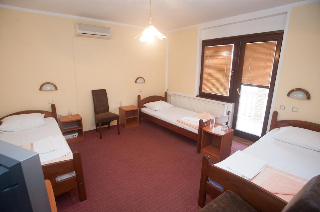 Hotel Extra Lion Md Nis Bilik gambar